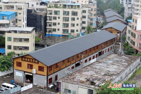 海口“最美”违建：如同火车贯穿市区规划路