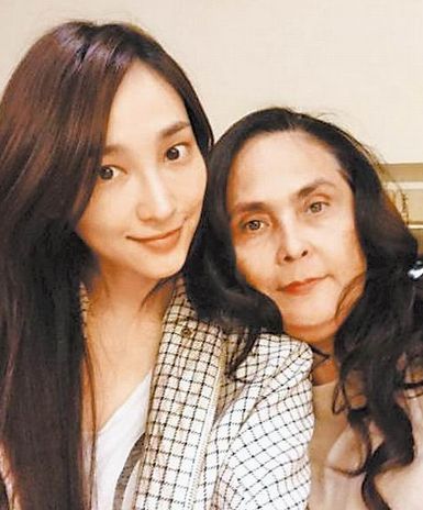 揭待产辣妈吴佩慈：组团拜金 最爱情趣话题