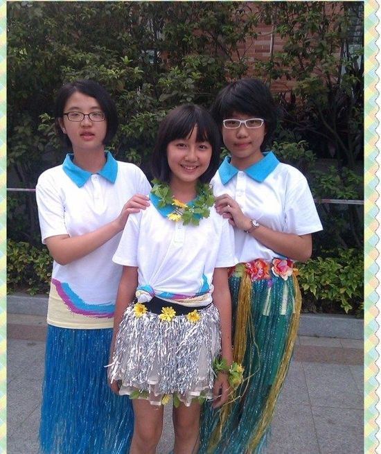 “点读机”女孩近照曝光 网友关心：你成绩如何