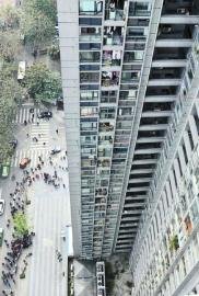 27岁男子跳12楼身亡 数小时前试图割腕自杀