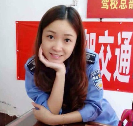 [视频]四川现女神城管 小贩称她一笑就听话