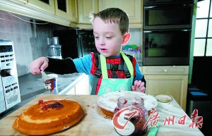 5岁男童酷爱动手烘焙蛋糕因患疾病无法进食（图）