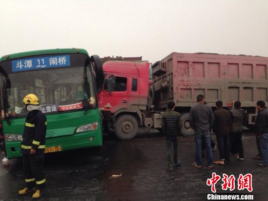 图为事故现场。 江耘 摄