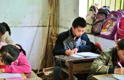 波波终于重返校园。