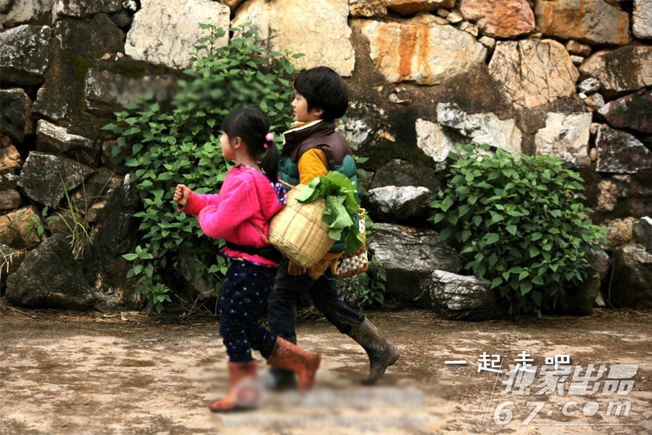 《爸爸去哪儿》孩子们上演情景剧 天天守候Cindy 王诗龄养家