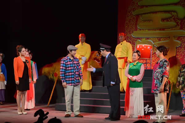 《铁面税官》剧照