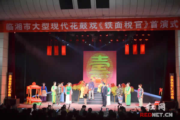 《铁面税官》剧照