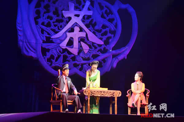 《铁面税官》剧照