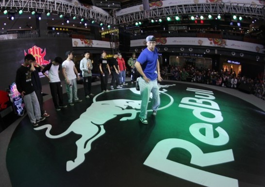 汉口万松园西苑商业中心中央大厅上演RedBull HitTop热战