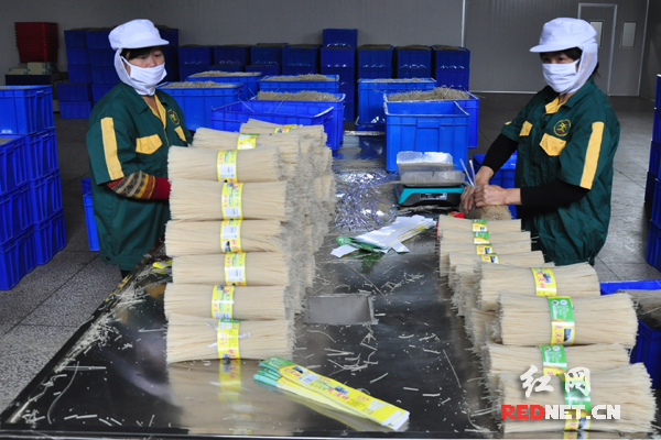 株洲市炎洣神糙米科研有限公司米粉生产车间。