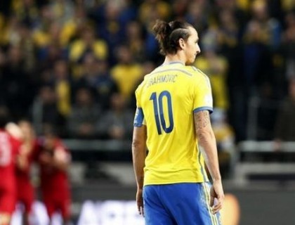 [视频]C罗戴帽伊布双响 葡萄牙3-2瑞典出线