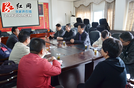 朱国军调研崇文街道宝塔岗社区