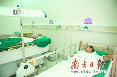 儿子全身烧伤90% 六旬老父捐双臂皮肤救子