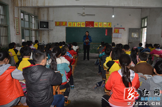 张家界平凡教师刘亚琴用爱谱写