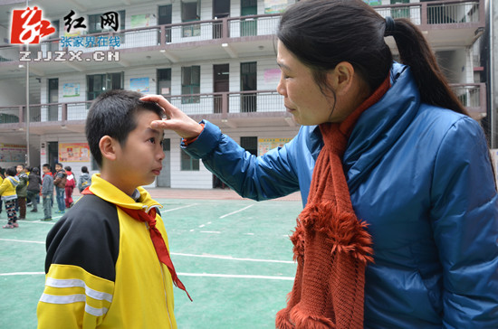 张家界平凡教师刘亚琴用爱谱写