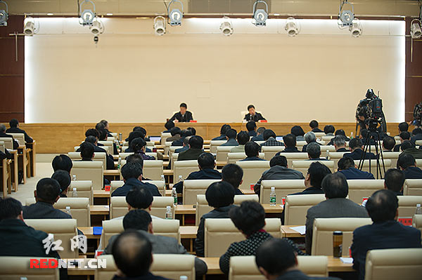 11月26日上午，中央宣讲团在湖南举行党的十八届三中全会精神报告会。