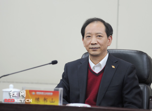 湖南省核工业地质局党组书记、局长陈书山在签约仪式上致辞。