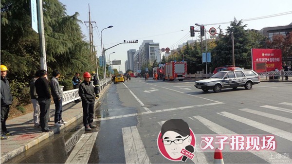 图说：事发现场图片。上海滩微博网友时时供图src=