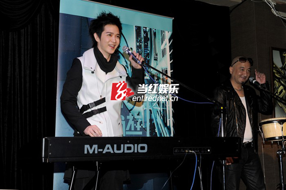 纪佳松加盟索尼音乐推新专辑《梦游》