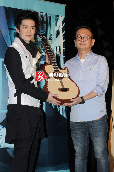 纪佳松加盟索尼音乐推新专辑《梦游》