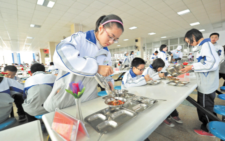 浏阳市一中建立合理用餐制度 妙解食堂浪费难