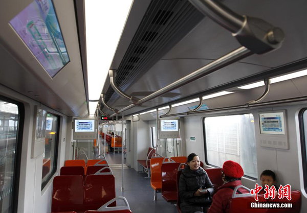 上海地铁16号线下月通车 采用类似火车横排座