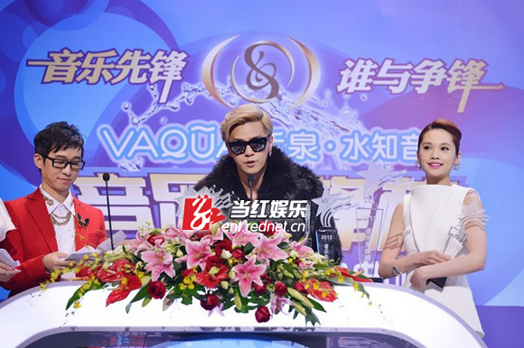 罗志祥、杨丞琳领奖