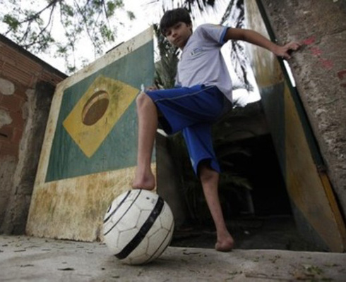 “无足少年”的足球梦:除了飞我没有什么做不到