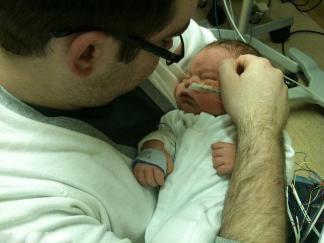 弗莱迪出生时曾缺氧足足20分钟,一度徘徊在死亡的边缘