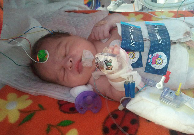 弗莱迪出生时曾缺氧足足20分钟,一度徘徊在死亡的边缘