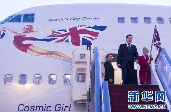 2013年12月2日 英国首相卡梅伦抵京访华 12月2日，应国务院总理李克强邀请，英国首相戴维·卡梅伦抵达北京，开始对中国进行为期三天的正式访问。 新华社记者王晔摄