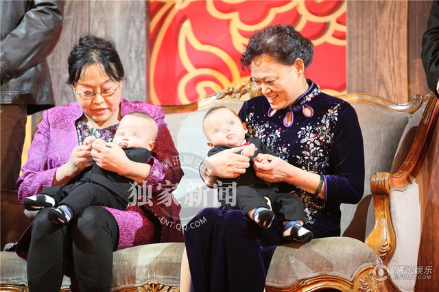 郝蕾双胞胎儿子图片
