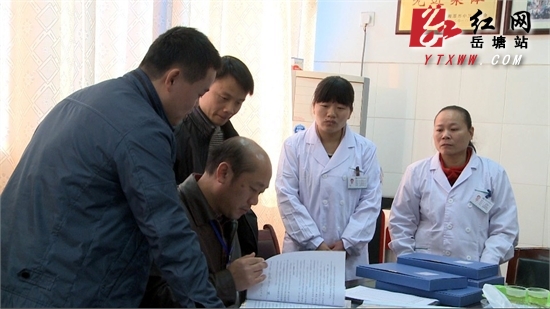 全省基层中医药工作先进单位评估组来岳塘指导工作