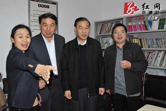 全国检查评估组检查岳塘区老龄事业发展情况