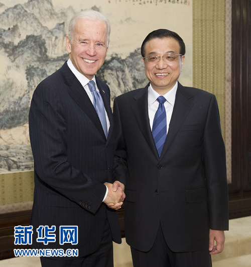 12月5日,中国国务院总理李克强在北京中南海紫光阁会见美国副总统拜登。 新华社记者 黄敬文 摄