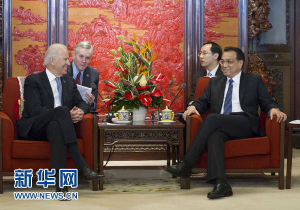 12月5日,中国国务院总理李克强在北京中南海紫光阁会见美国副总统拜登。 新华社记者 黄敬文 摄