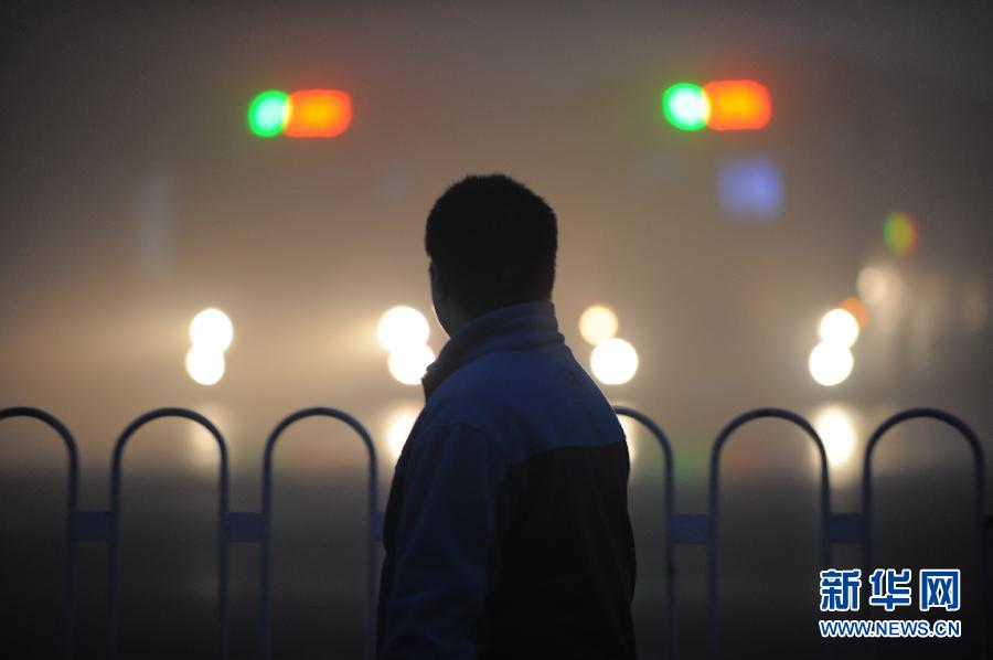 我国中东部严重雾霾 气象台继续发布橙色预警