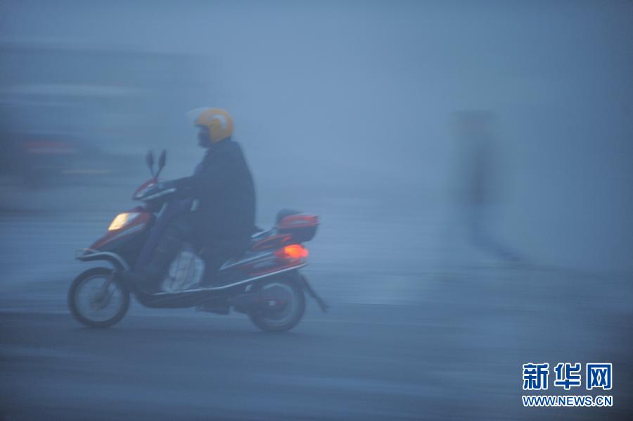 我国中东部严重雾霾 气象台继续发布橙色预警