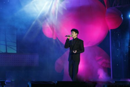 张杰获无线音乐大奖 “福地”成就大满贯