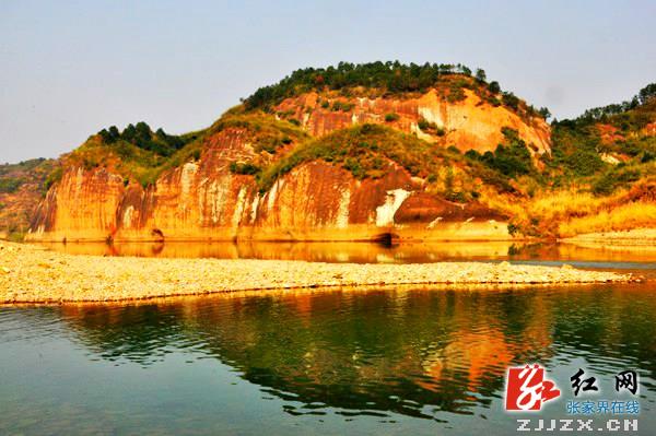 张家界多种地貌景观并存令游人惊叹