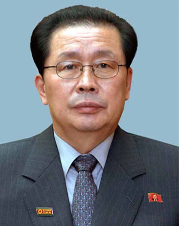 张成泽,生于1946年1月22日,咸镜北道清津市青岩区人;朝鲜原最高领导人金日成的女婿、金正日的妹夫,现任最高领导人金正恩的姑父。现任朝鲜劳动党政治局委员(2012.4)朝鲜国防委员会副委员长(2010.6),朝鲜劳动党中央委员(2010.9)、中央军委委员(2010.9)、行政部部长(2007.10)兼中央指导部第一副部长(1995.11),人民军大将(2011.12)。共和国劳动英雄(1989.4),金日成勋章(1992.4)。其妻为金敬姬,其兄张成禹是前任朝鲜社会安全部部长,2002年4月被授予次帅军衔。