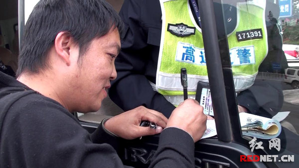 危爆物品车辆驾驶人准驾不符上高速 被罚款10