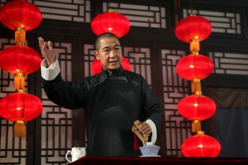 张国立春晚或打快板说年俗 主持、表演两不误