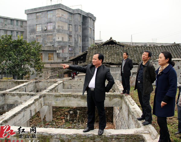 统筹规划龙山市场建设工作,12月9日下午,县委副书记,县长梁君,副县长