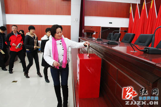 情暖寒冬 张家界市人民检察院组织募捐为建扶点受灾群众送温暖