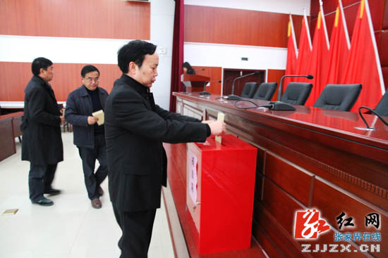 情暖寒冬 张家界市人民检察院组织募捐为建扶点受火灾群众送温暖