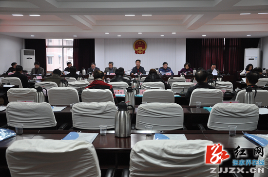 张家界市六届人大常委会第八次会议召开