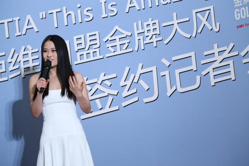 Tia袁娅维加盟金牌大风 方大同牵线做媒- Mic