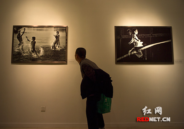 张以坤摄影展长沙开幕 还原农耕文化影像记忆