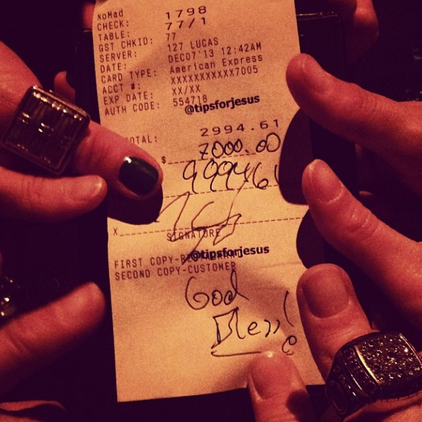 美国神秘客慷慨给小费送祝福最高1万美元(图)